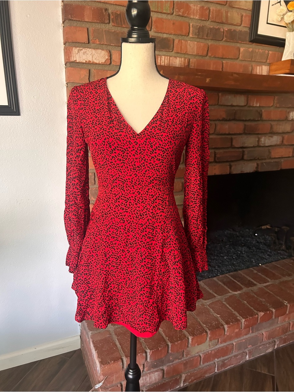 Alice + Olivia Polly Leopard Print Long Sleeve Mini Dress in Red Sz 2 - Picture 3 of 9